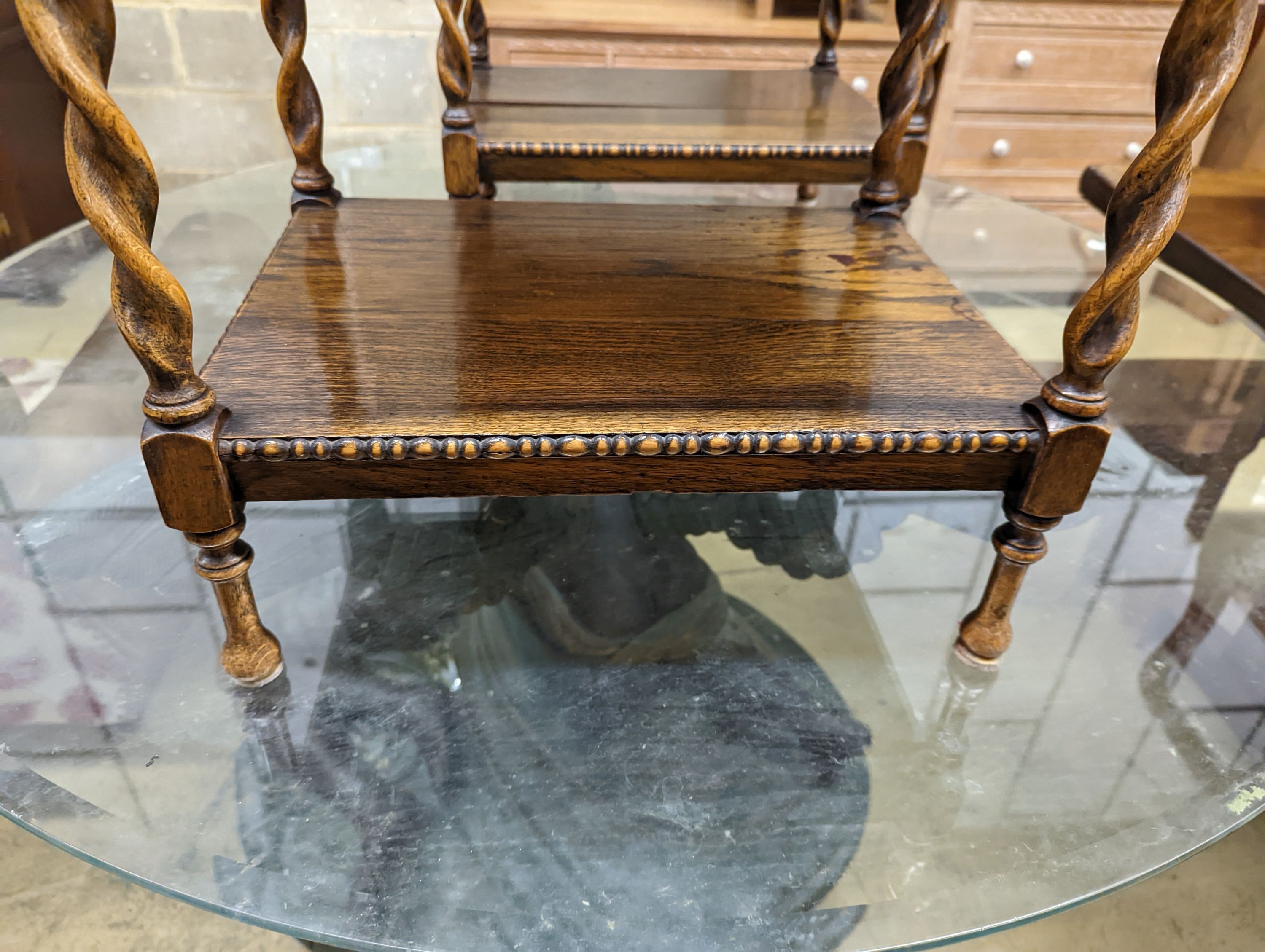A pair of oak three-tier whatnots. W-46cm, D-36cm, H-69cm.